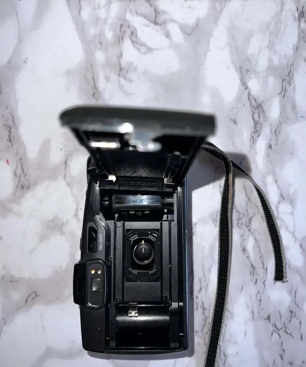 Minolta Freedom Zoom 90c ES 35mm Point & Shoot Film Camera